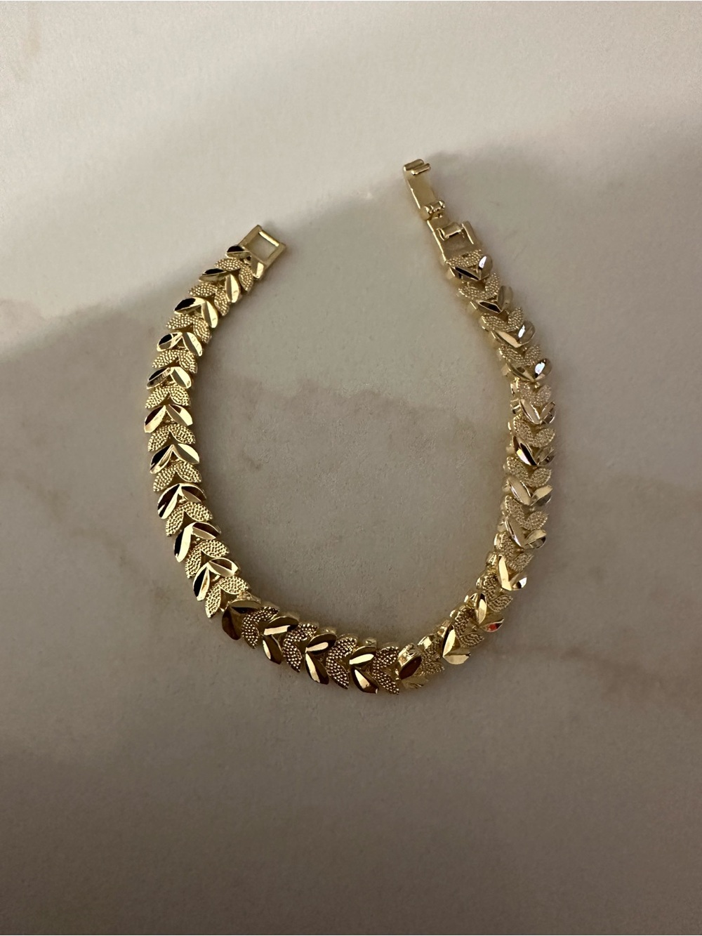Women's Gold Leaf Link Bracelet - Polished Gold Finish